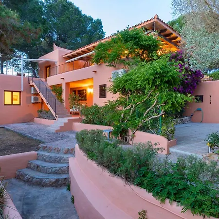 In San Rafael Sleeps 12 Villa San Antonio