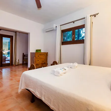 In San Rafael Sleeps 12 Villa *