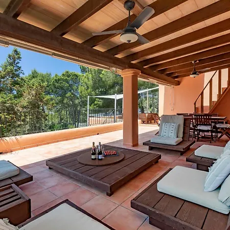 In San Rafael Sleeps 12