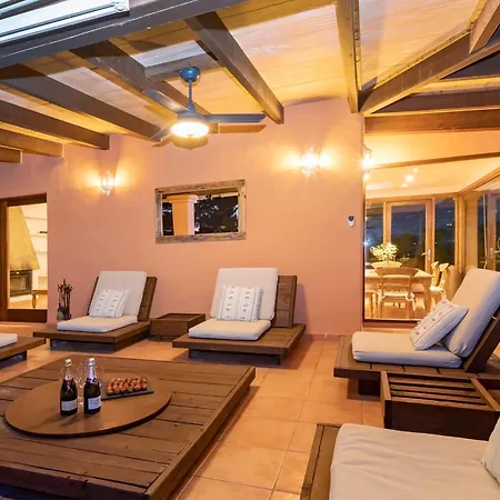 In San Rafael Sleeps 12 *