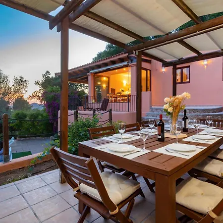 In San Rafael Sleeps 12