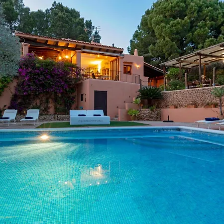In San Rafael Sleeps 12 *