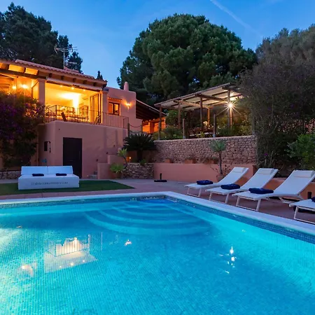 In San Rafael Sleeps 12 *