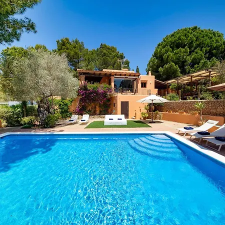 In San Rafael Sleeps 12 Villa *